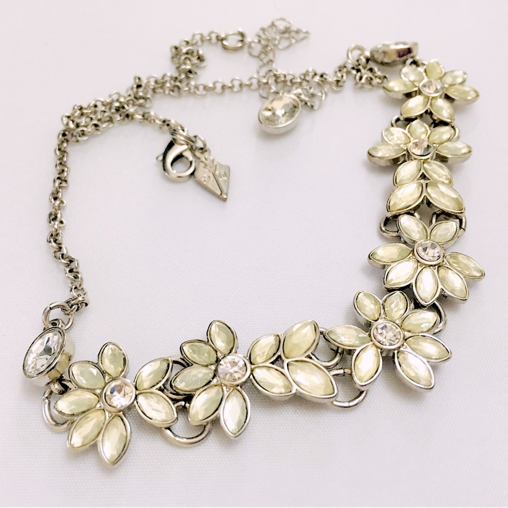 Beautiful Adornable U Pale Green Crystal Flower Necklace